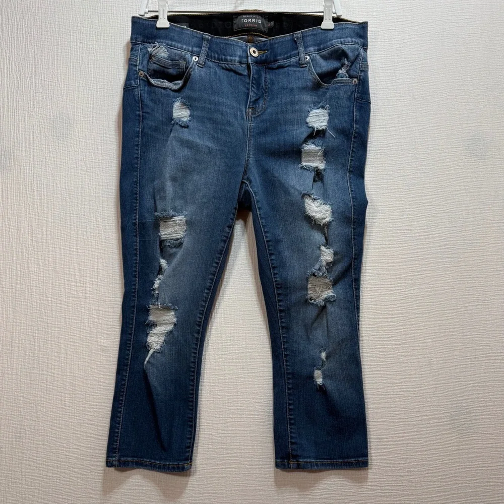 Torrid Bombshell Skinny Jeans Womens 16 Blue Distressed Ripped Cropped Denim - Picture 1 of 10